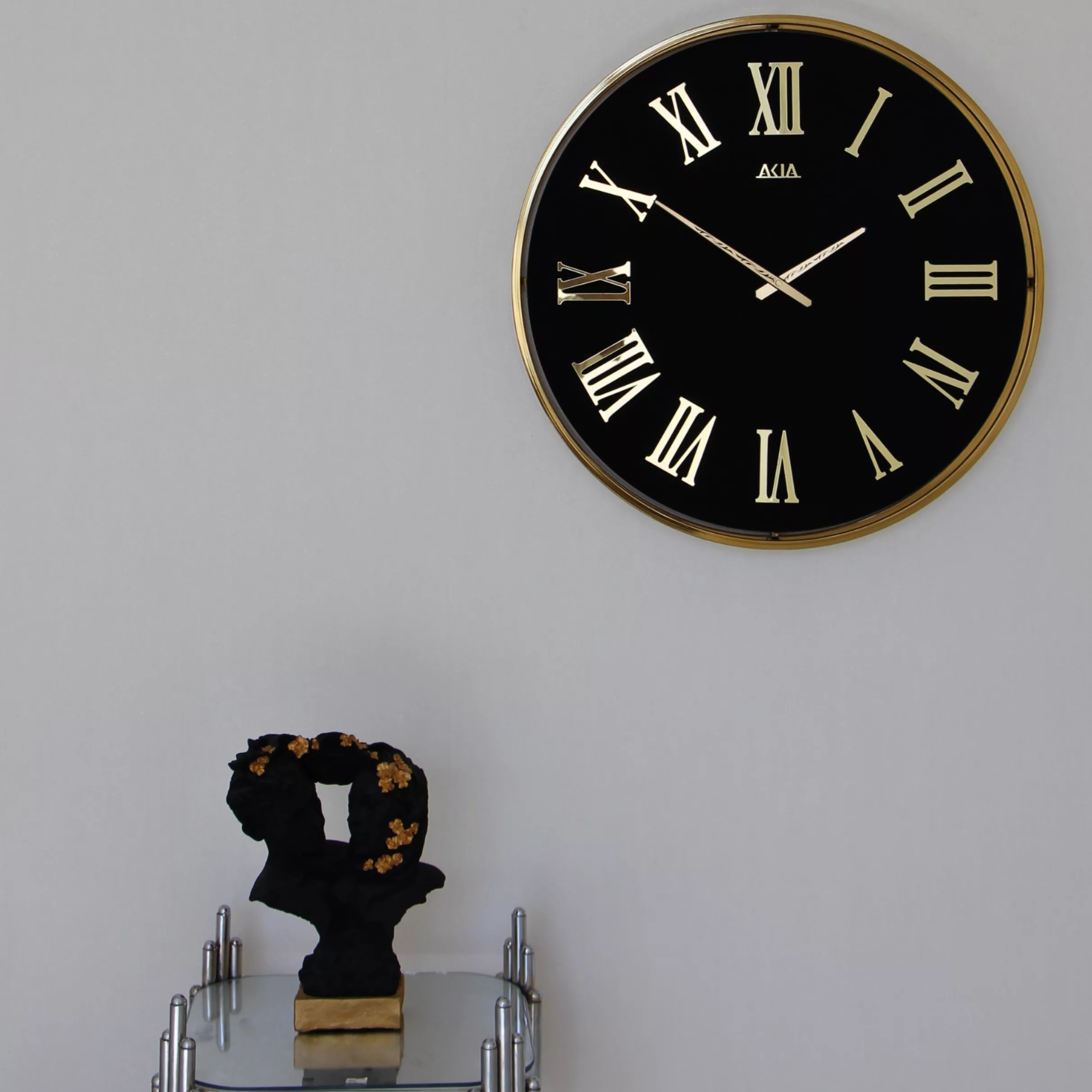 ساعت دیواری کوارتز آکیا طرح فلزی چرمی کد ۱۲۲۱