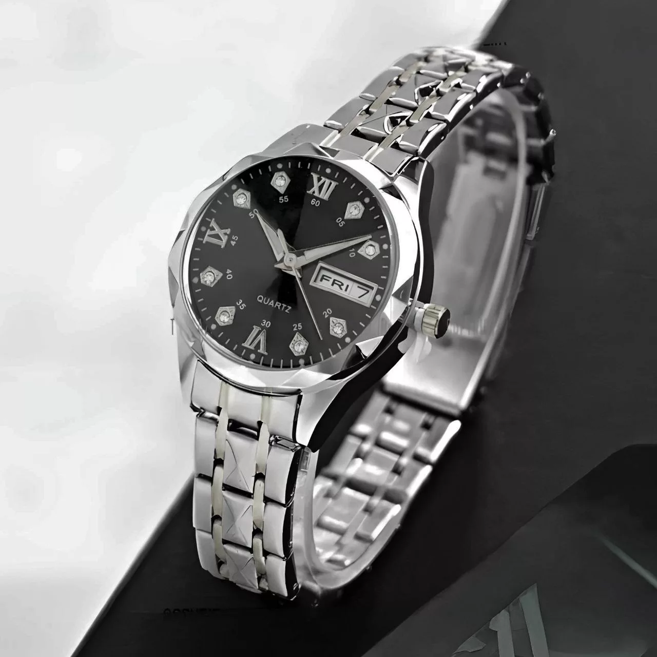 ساعت مچی عقربه‌ای کوارتز زنانه مدل الماسی دو تقویم کد 106