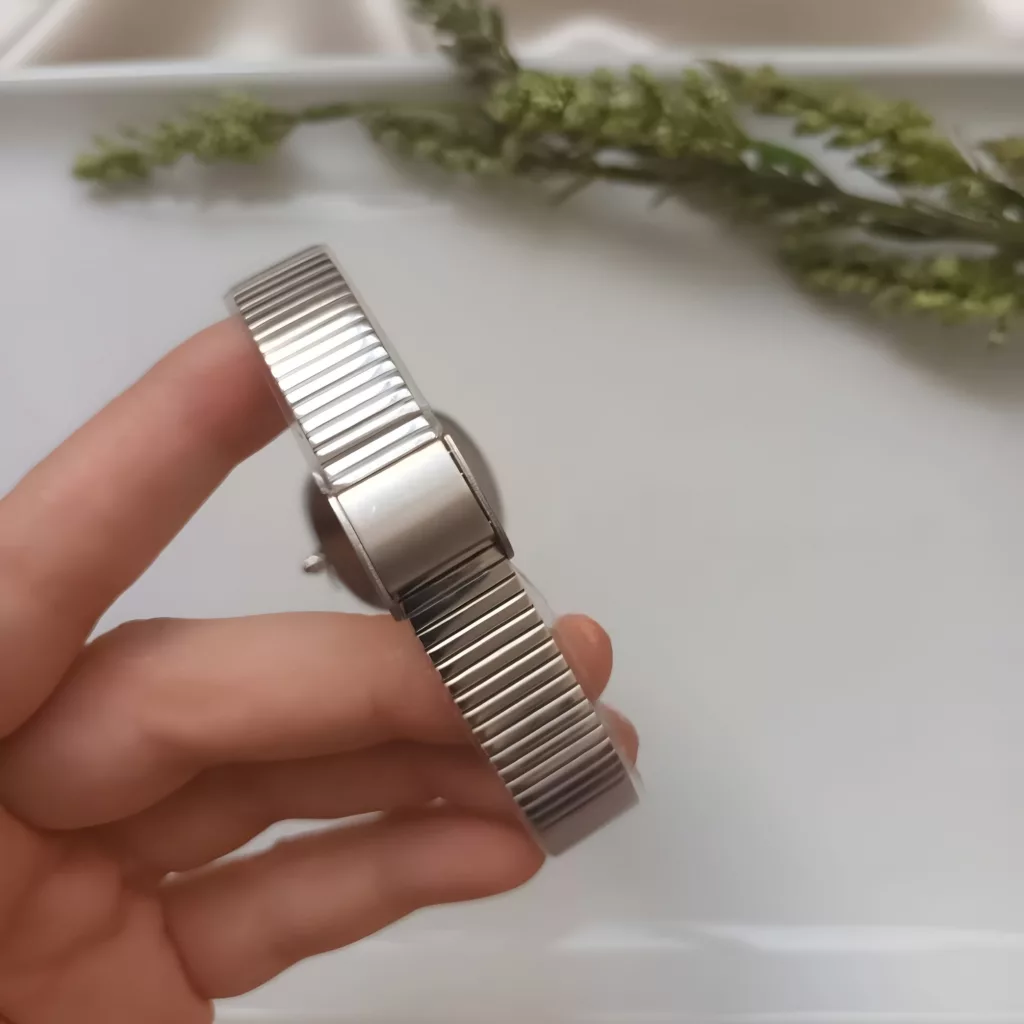 ساعت مچی عقربه‌ای کوارتز زنانه مدل لوکس اسپرت بند استیل طرح کرکره ای کد N2