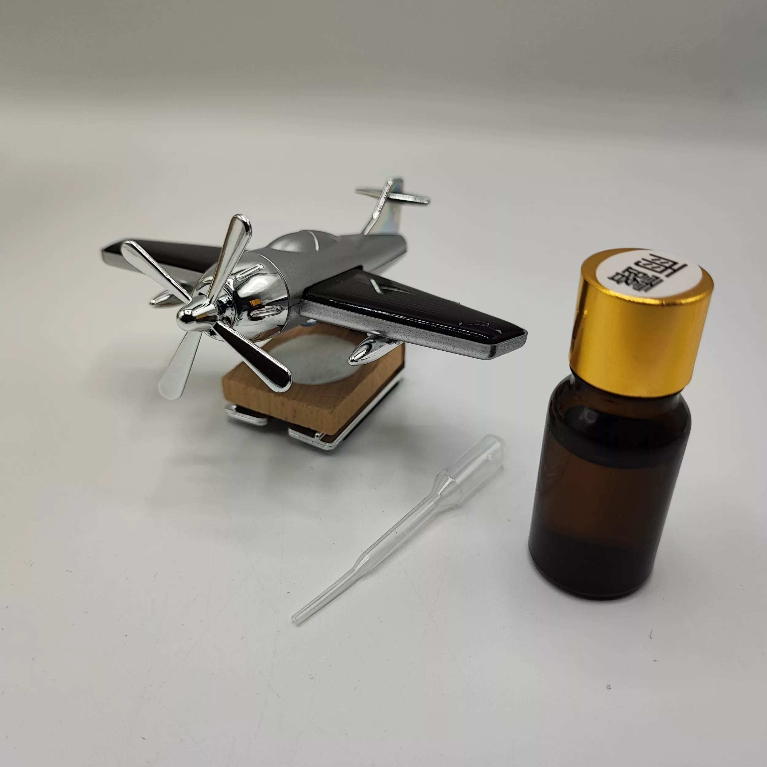 خوشبو کننده خودرو مدل هواپیما خورشیدی