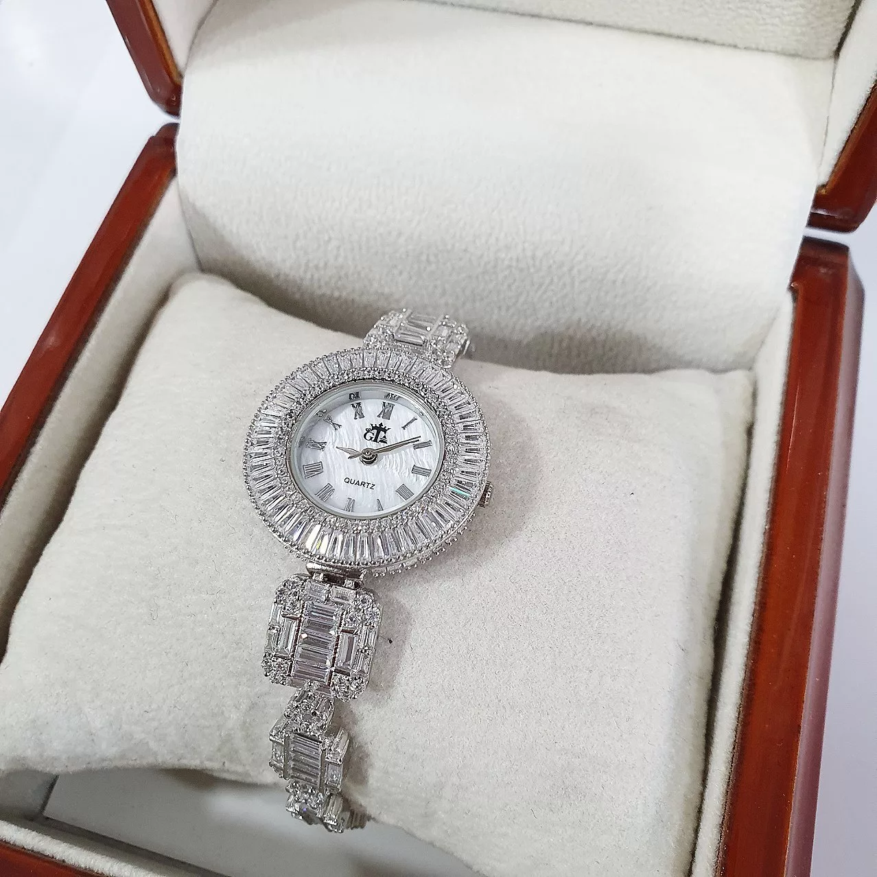 ساعت مچی عقربه ای نقره زنانه جی تی ای مدل امرالدکات