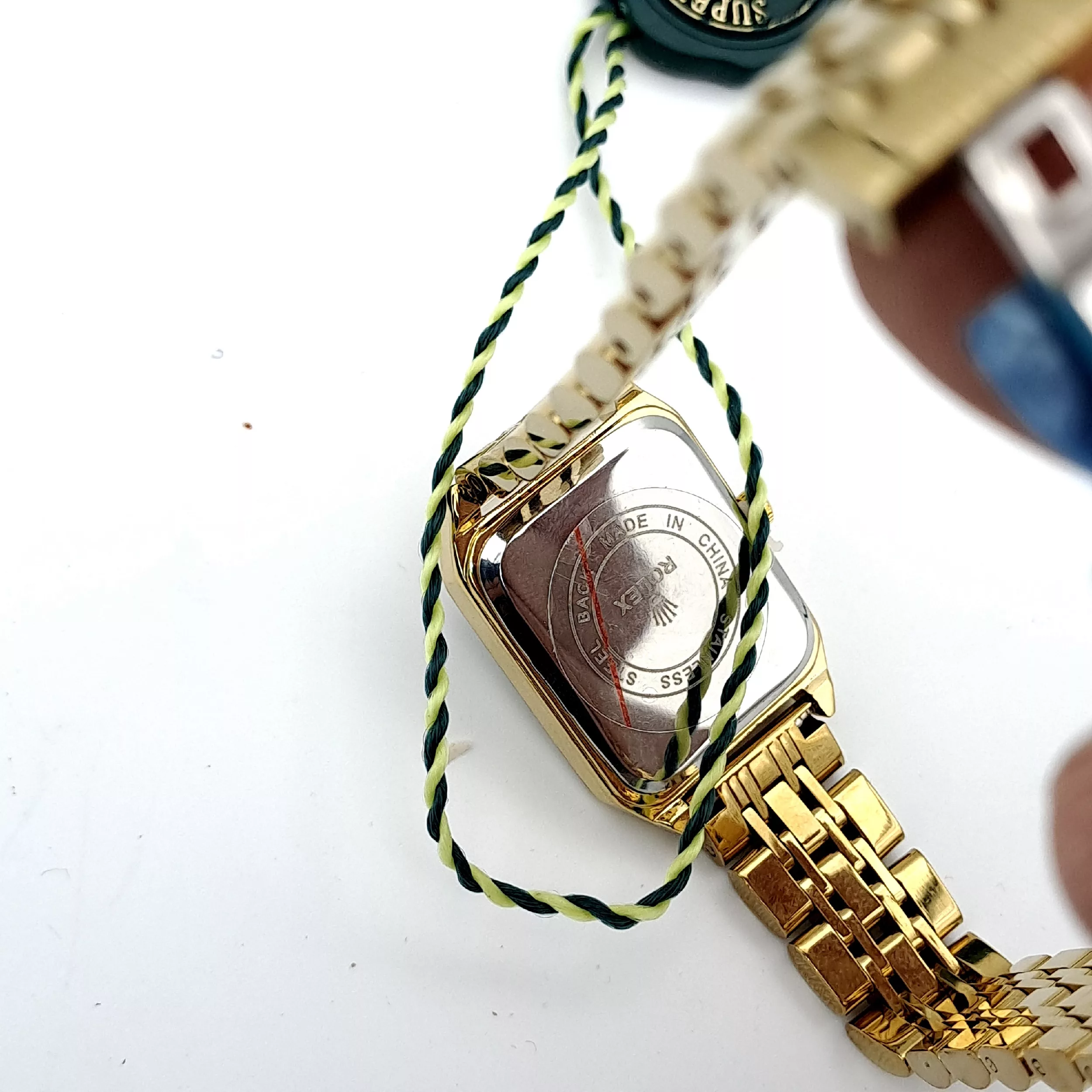 ساعت مچی عقربه ای زنانه مدل کلاسیک دور نگین