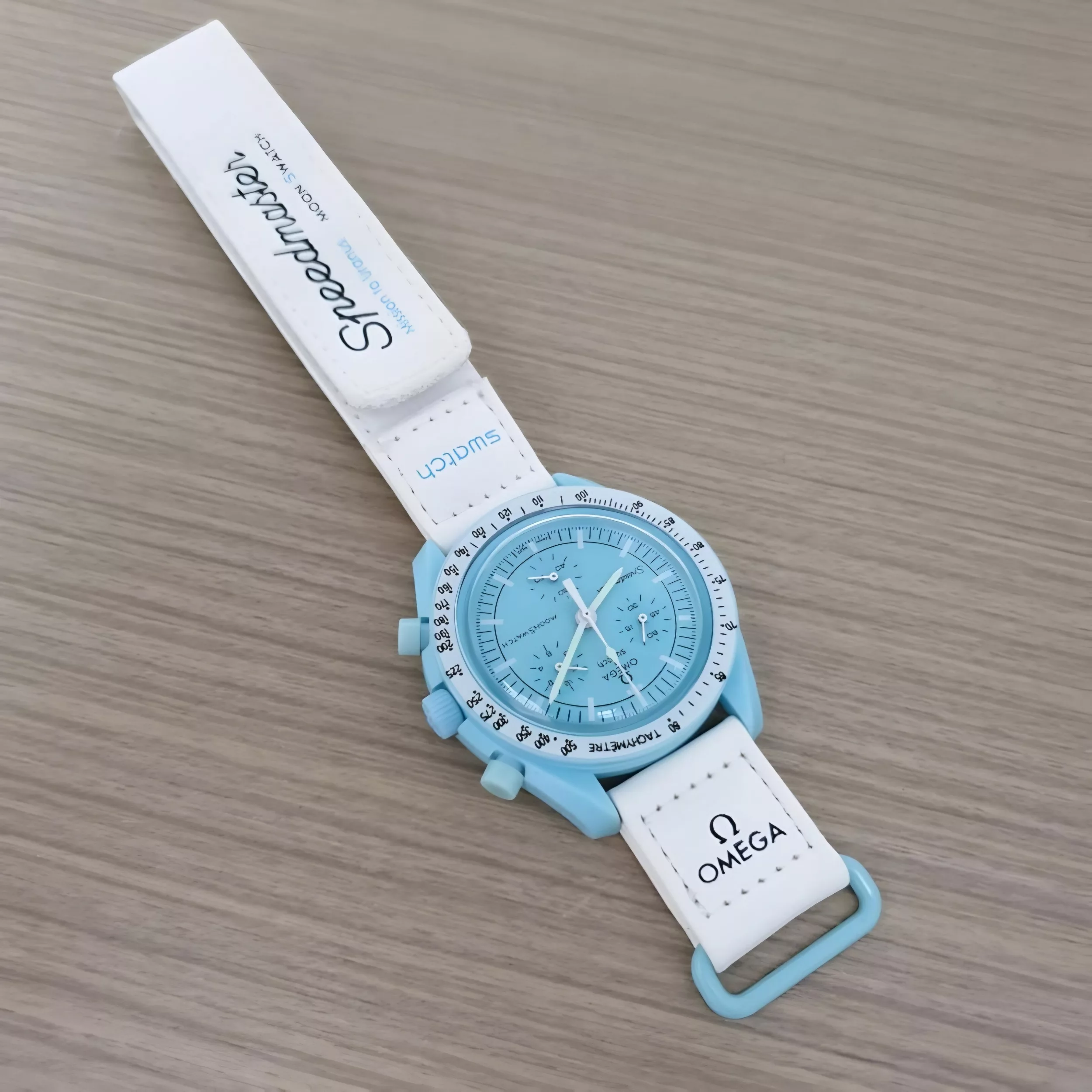 ساعت مچی عقربه‌ای کوارتز مدل کلاسیک سه موتور فعال کرنوگراف بند چسبی کد swatch 2