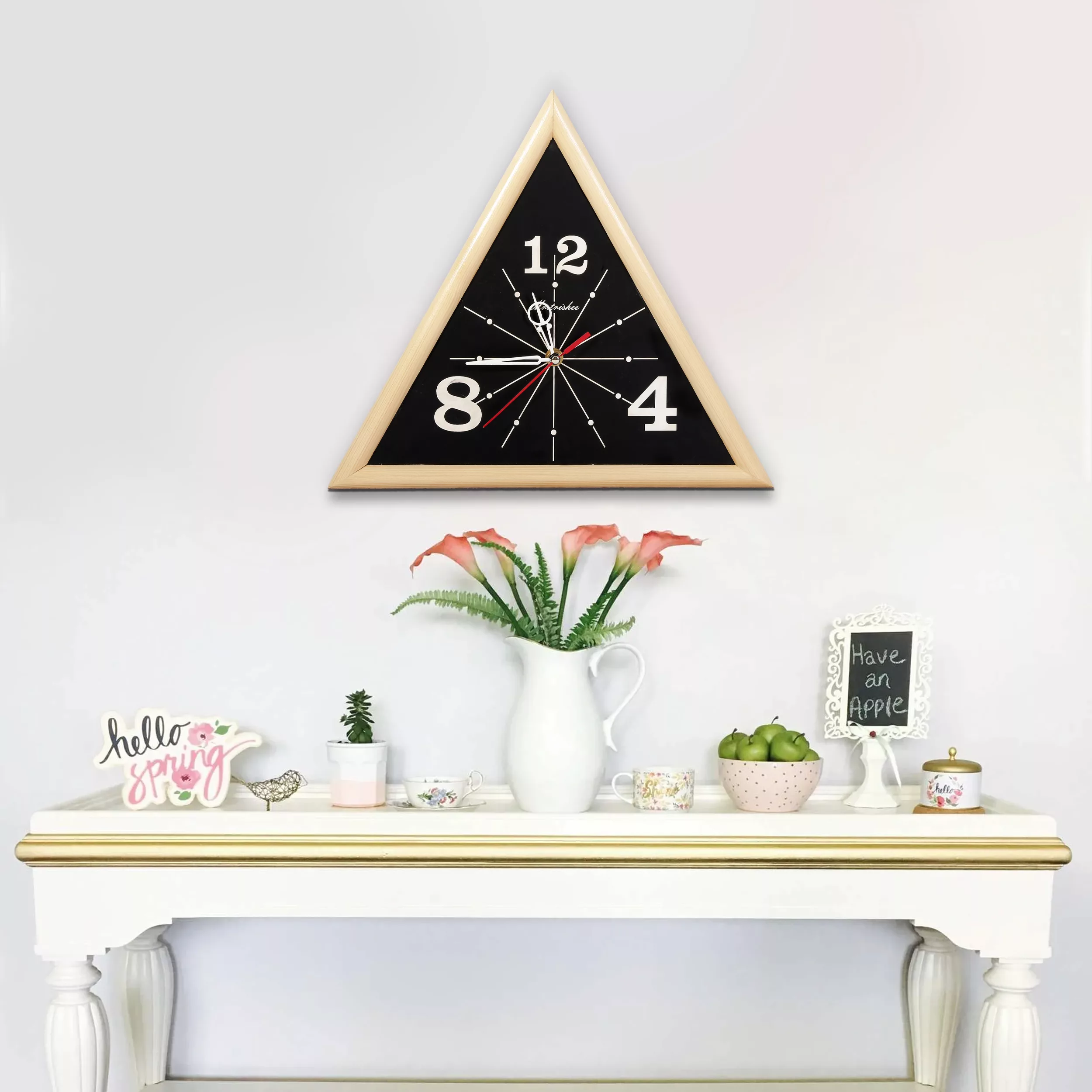 ساعت دیواری مدل مثلثی ساعت دیواری مدل مثلثی