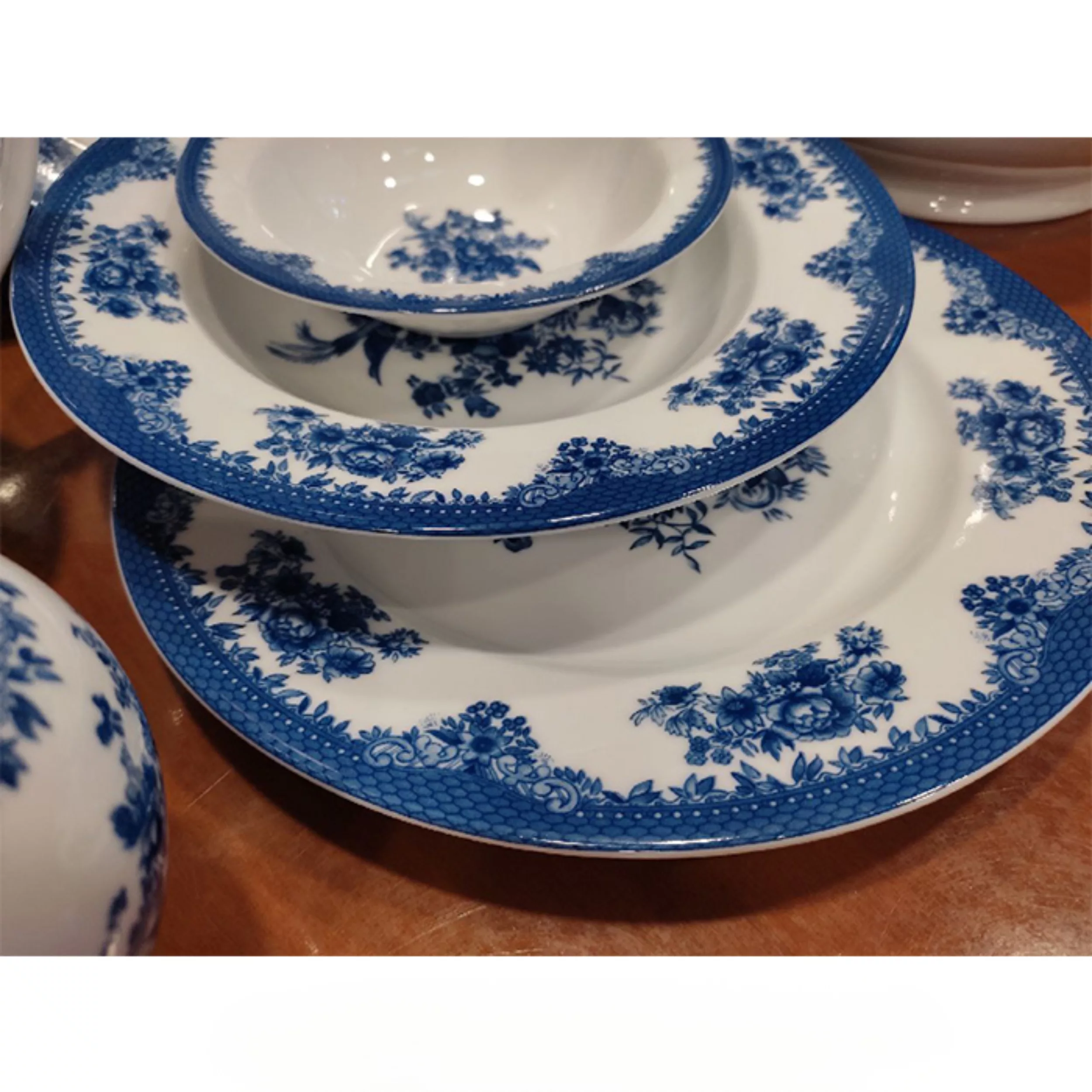 سرویس غذاخوری 102 پارچه 12 نفر چینی زرین ایران مدل فلورانس سری ایتالیا اف درجه یک