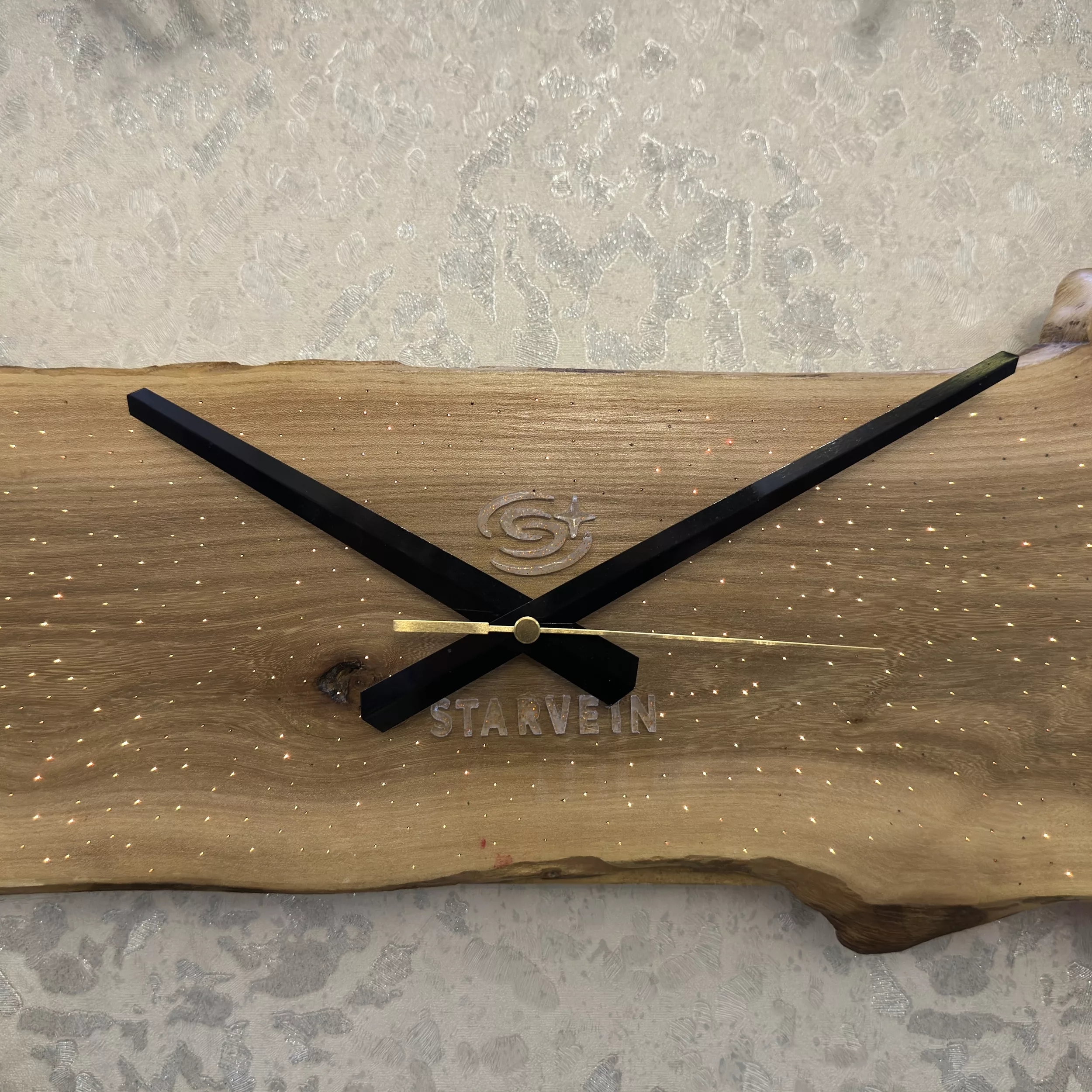 ساعت دیواری روستیک مدل کهکشانی