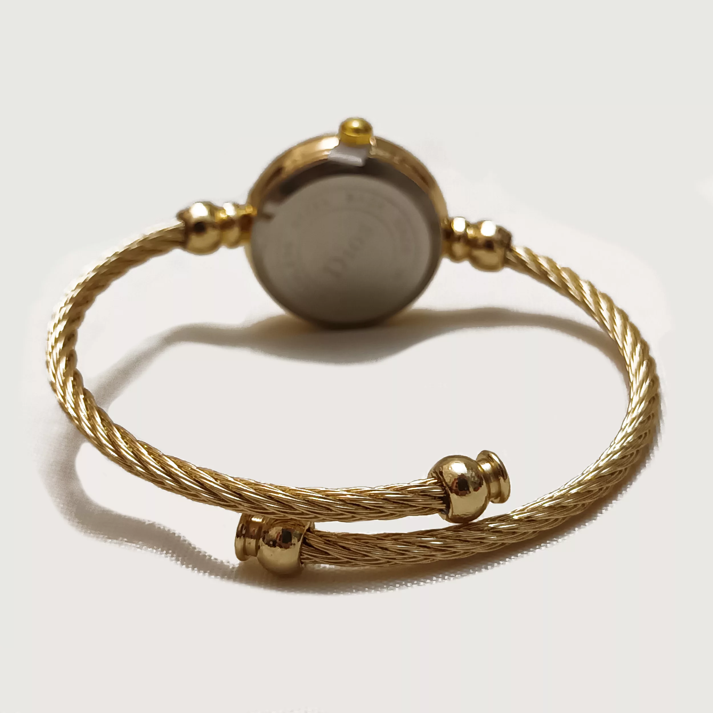 ساعت مچی عقربه ای زنانه مدل النگویی ظریف کد Gw