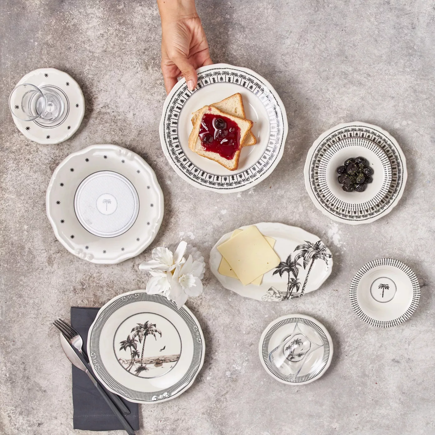 سرویس صبحانه‌خوری 26 پارچه 6 نفره کاراجا مدل Playa