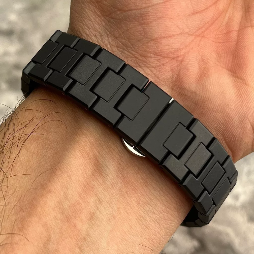 ساعت مچی عقربه‌ای کوارتز مدل نایت گوست کد E21