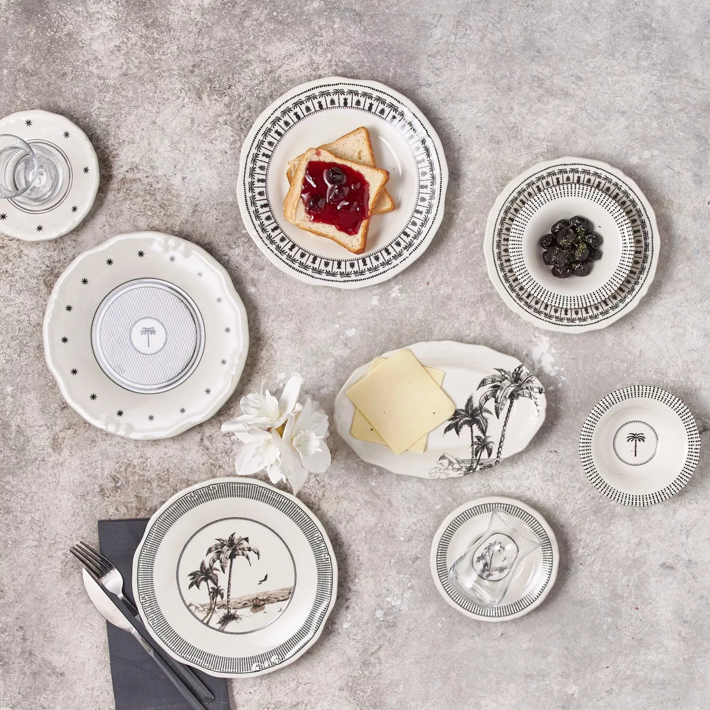 سرویس صبحانه‌خوری 26 پارچه 6 نفره کاراجا مدل Playa