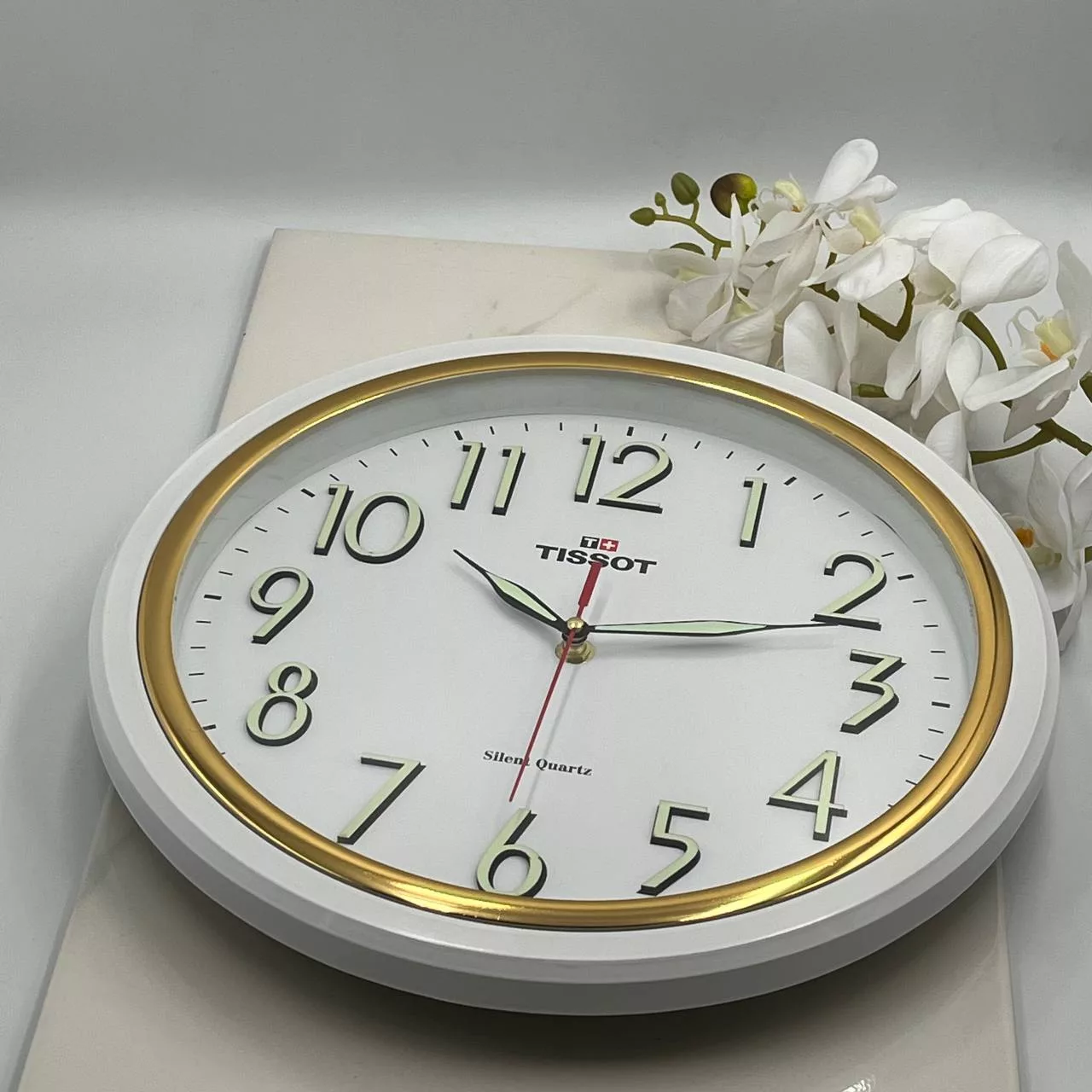 ساعت دیواری تیسوت مدل گرد