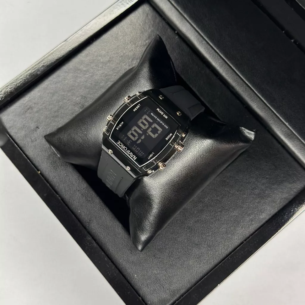 ساعت مچی عقربه‌ای مردانه نیوی فورس مدل Nf7102