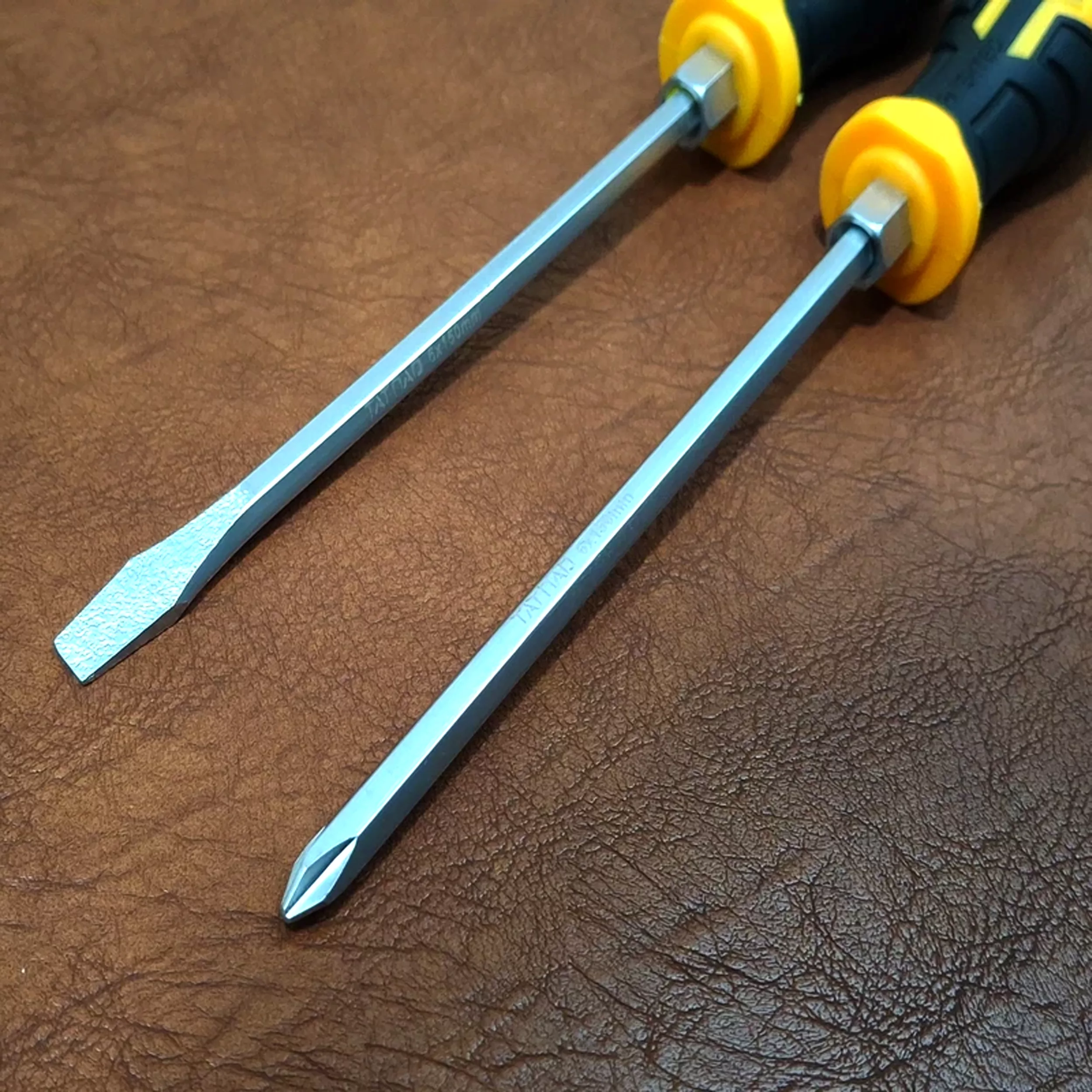 پیچ گوشتی ضربه خور تاتناد مدل AT-002 بسته 2 عددی