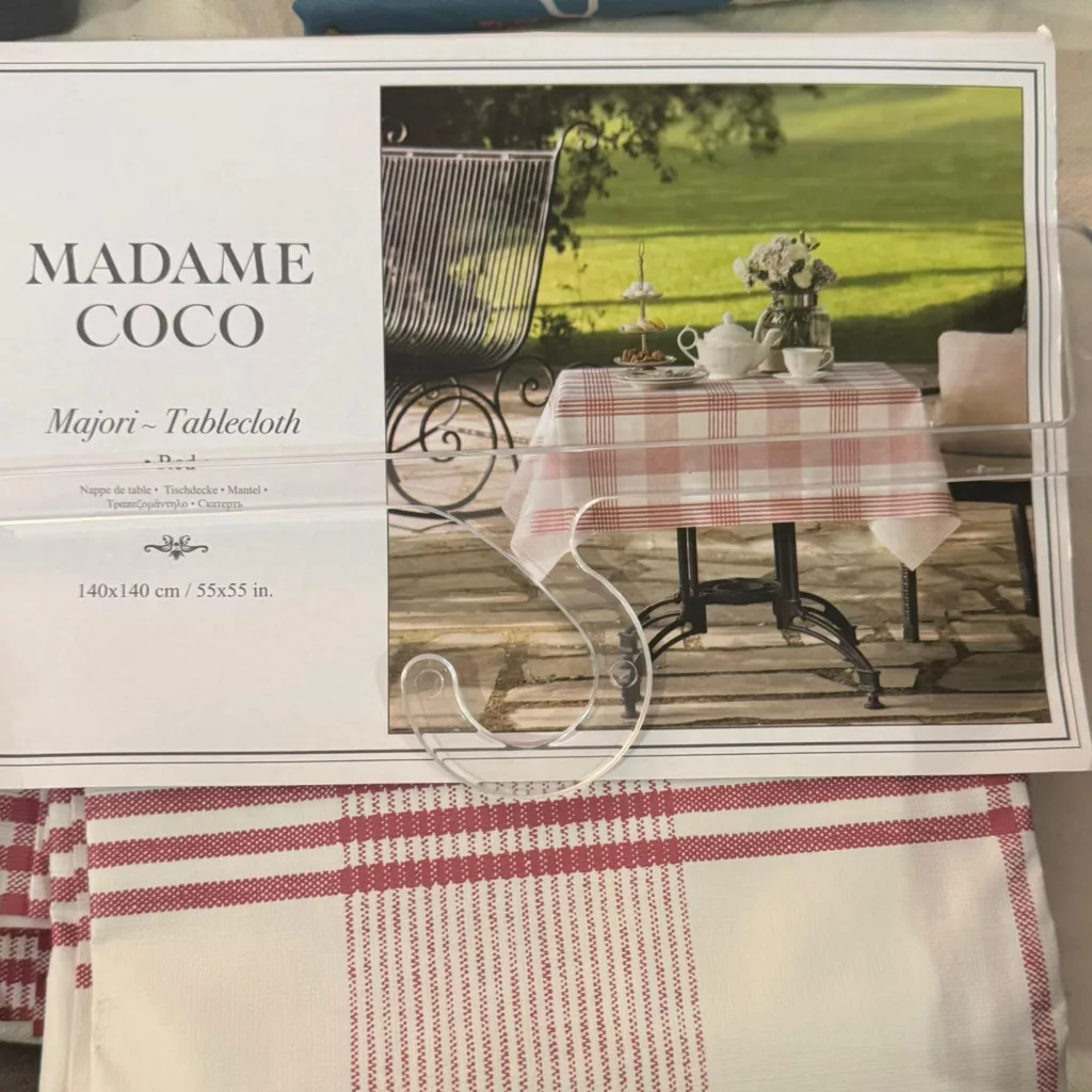 سفره شش نفره مادام کوکو مدل Majori-SQR140140.red سایز 140*140 سانتی متر