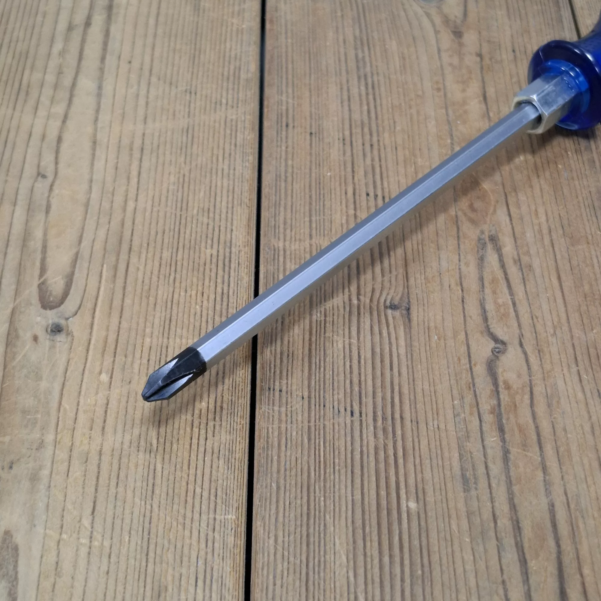 پیچ گوشتی چهارسو ضربه خور صنعتی مدریک مدل 6/150 سایز 25 سانتی متر