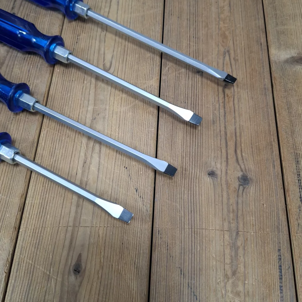 پیچ گوشتی ضربه خور دوسو و چهارسو آریو مدل 01 بسته 7 عددی