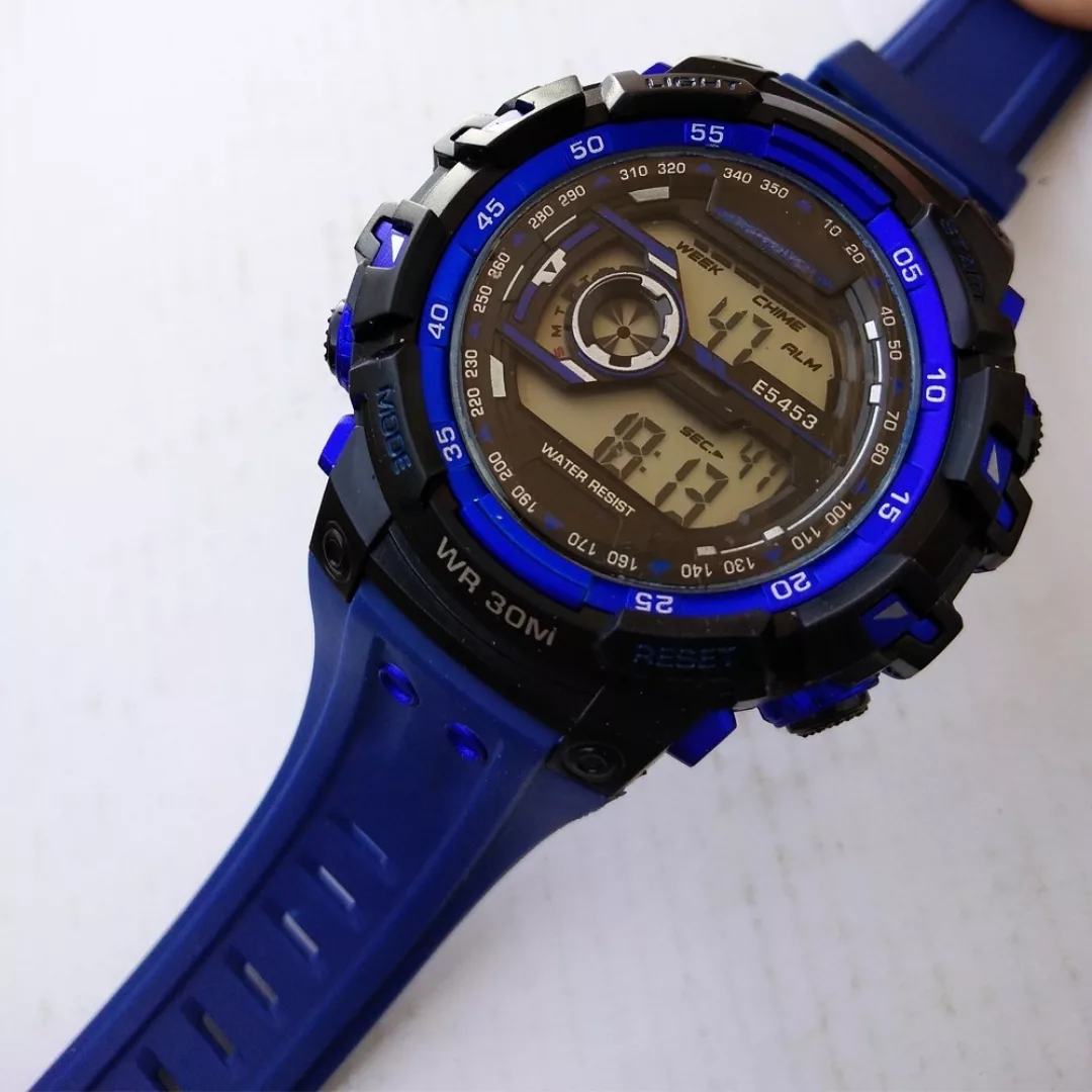 ساعت مچی دیجیتال مدل تک زمانه کرنوگراف بند پیو کد EM4