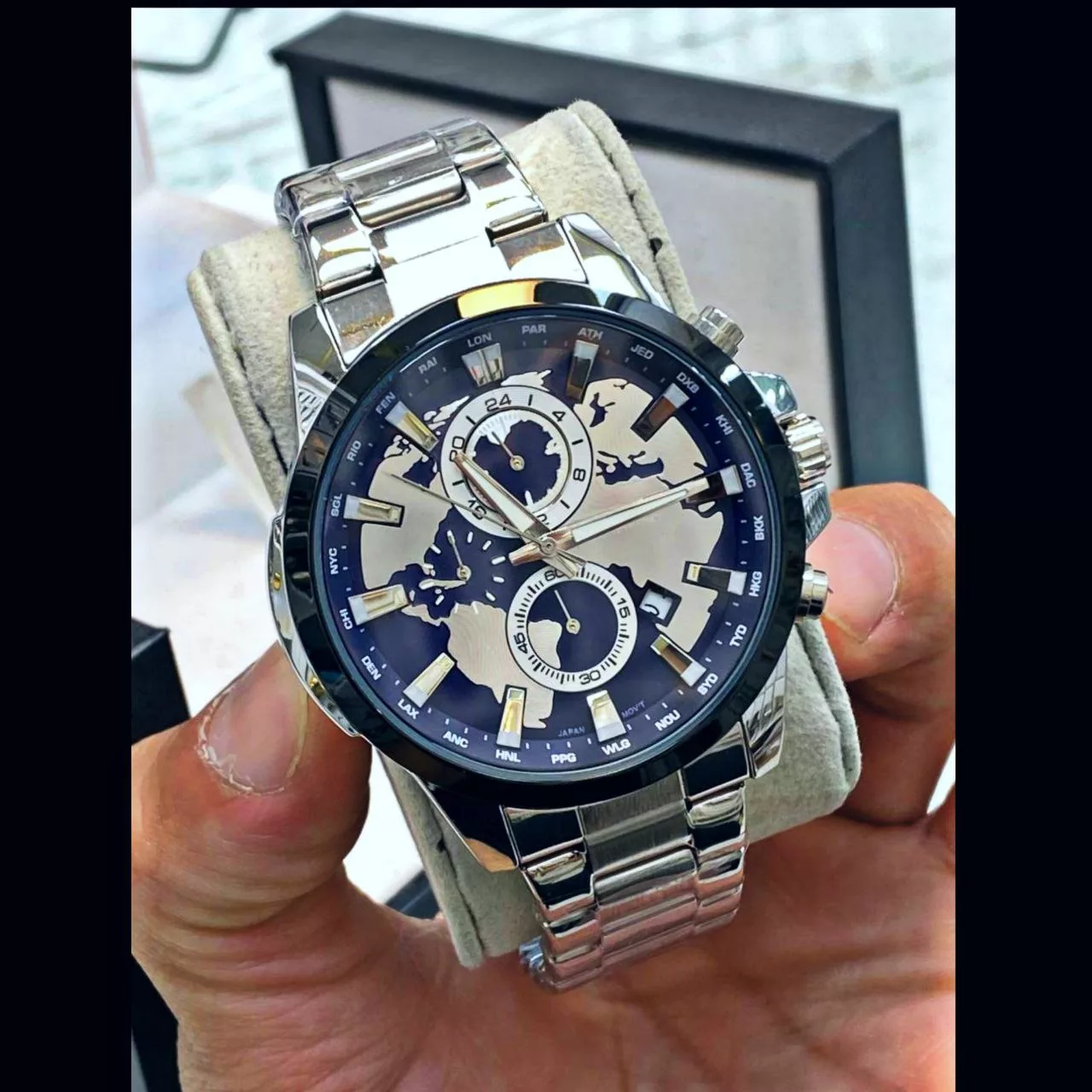 ساعت مچی عقربه‌ای کوارتز مردانه مدل سه موتور فعال کورنوگراف جهان نما کد 105