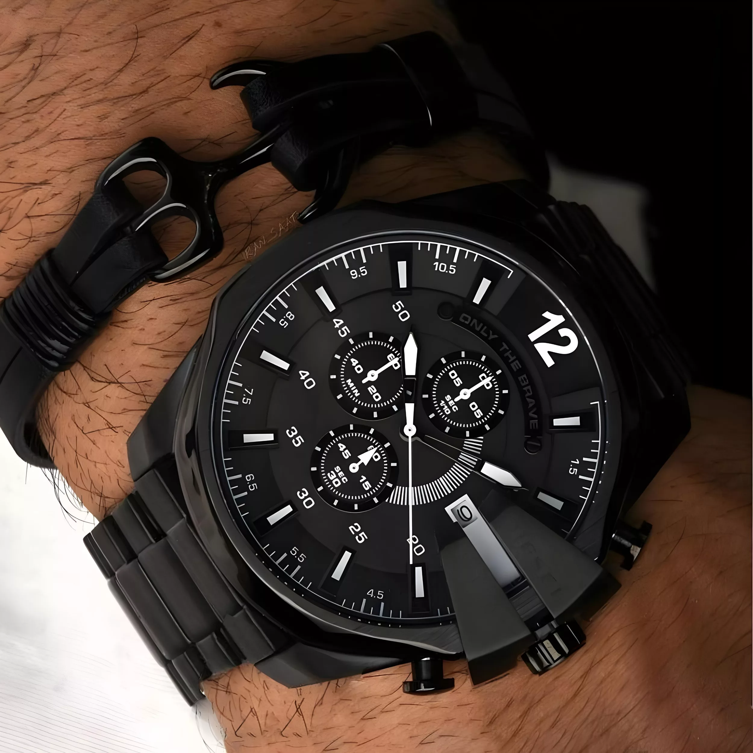 ساعت مچی عقربه‌ای مردانه دیزل مدل سه موتوره کرنوگراف