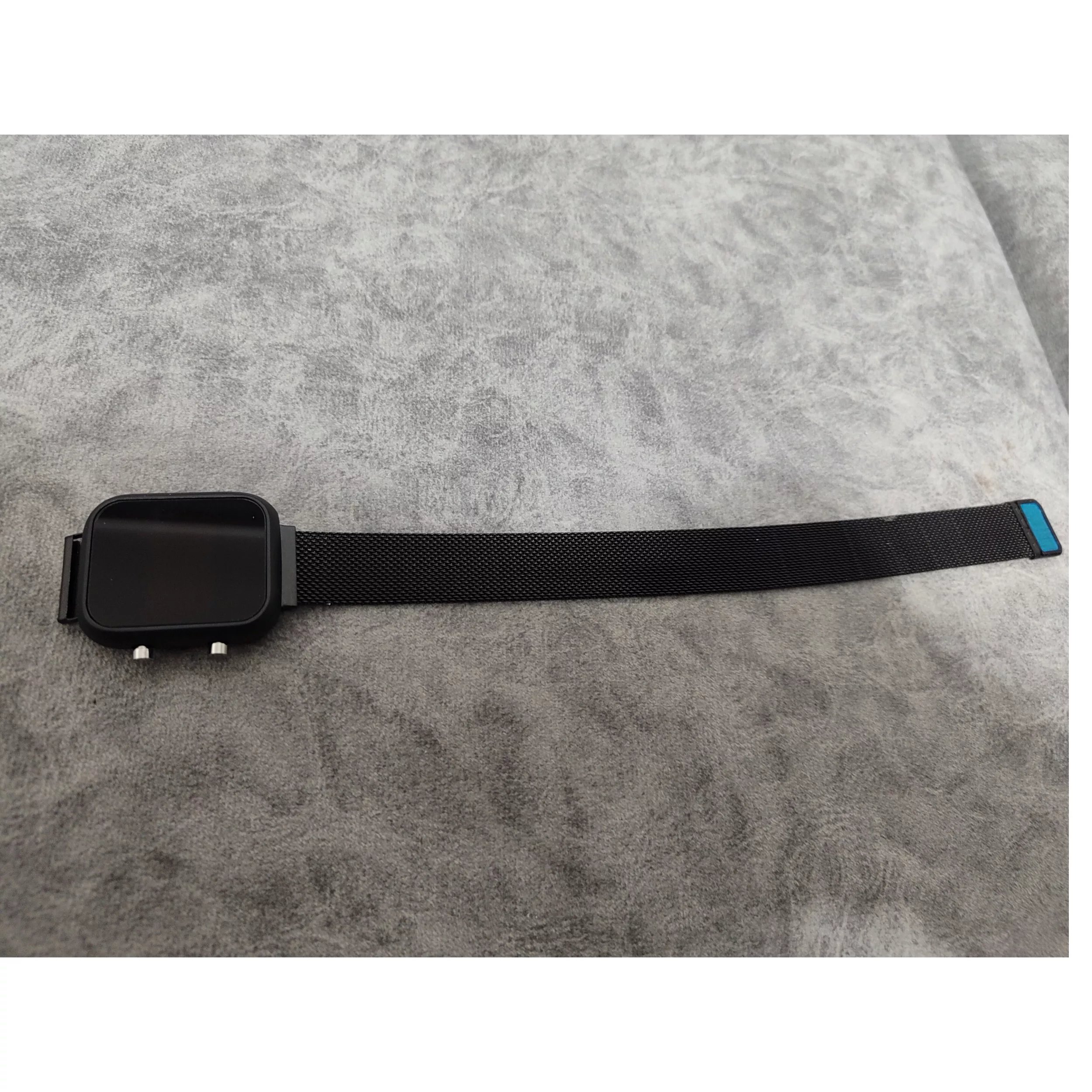 ساعت مچی دیجیتال مدل بند فلزی قفل مگنتی  کد 025