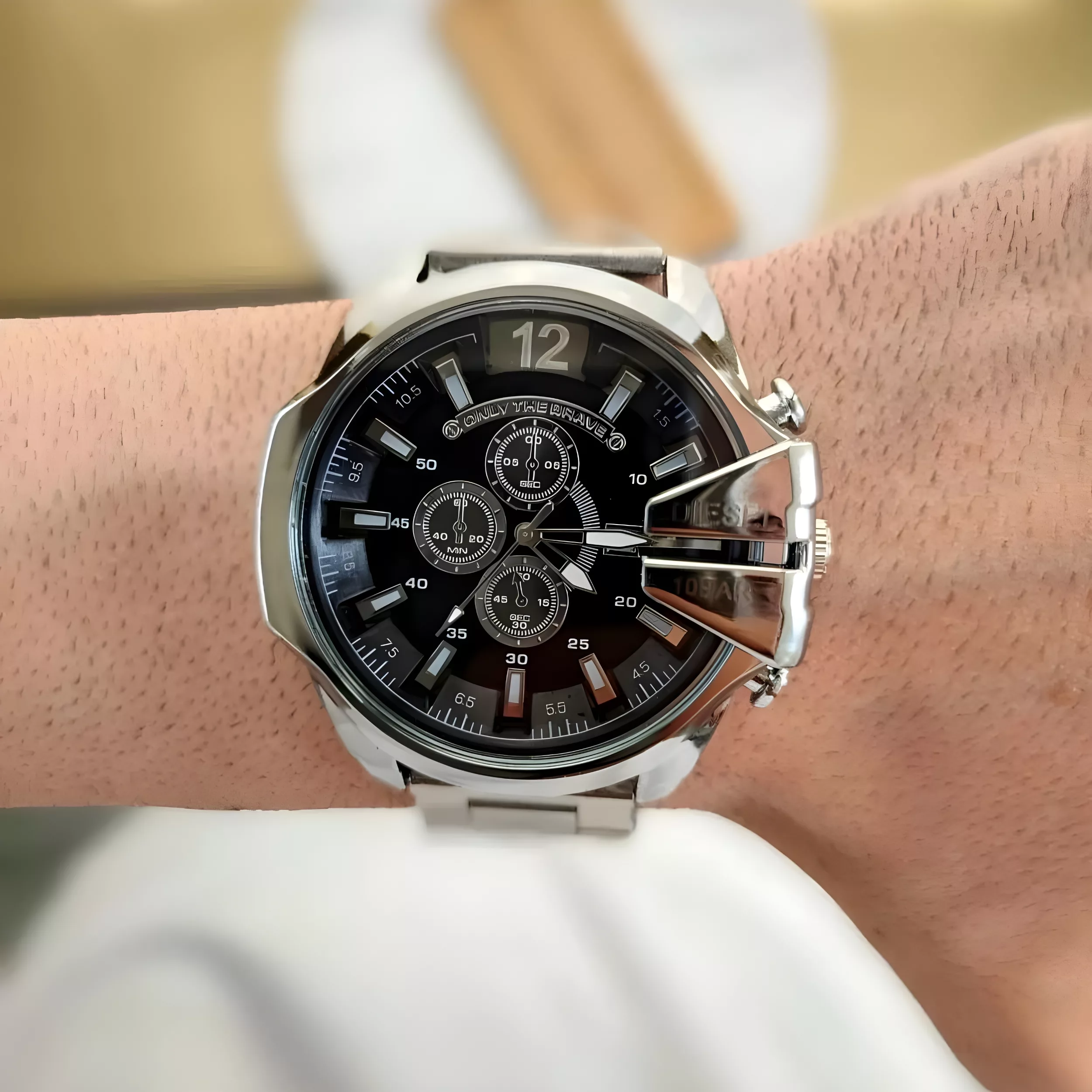 ساعت مچی عقربه‌ای مردانه مدل اسپرت شاخدار کد Dzl 3