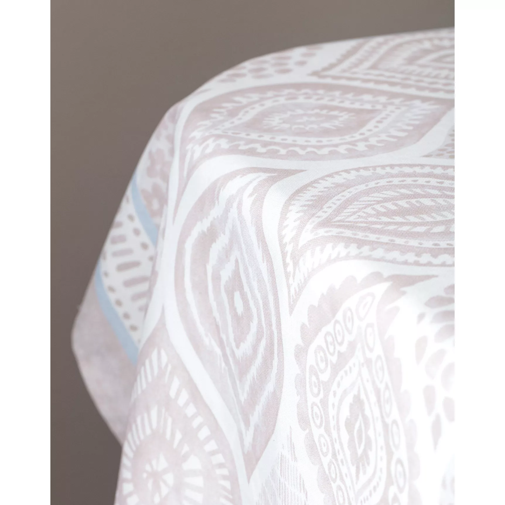 سفره هشت نفره مادام کوکو مدل Verneix Bej سایز 150*250 سانتی متر