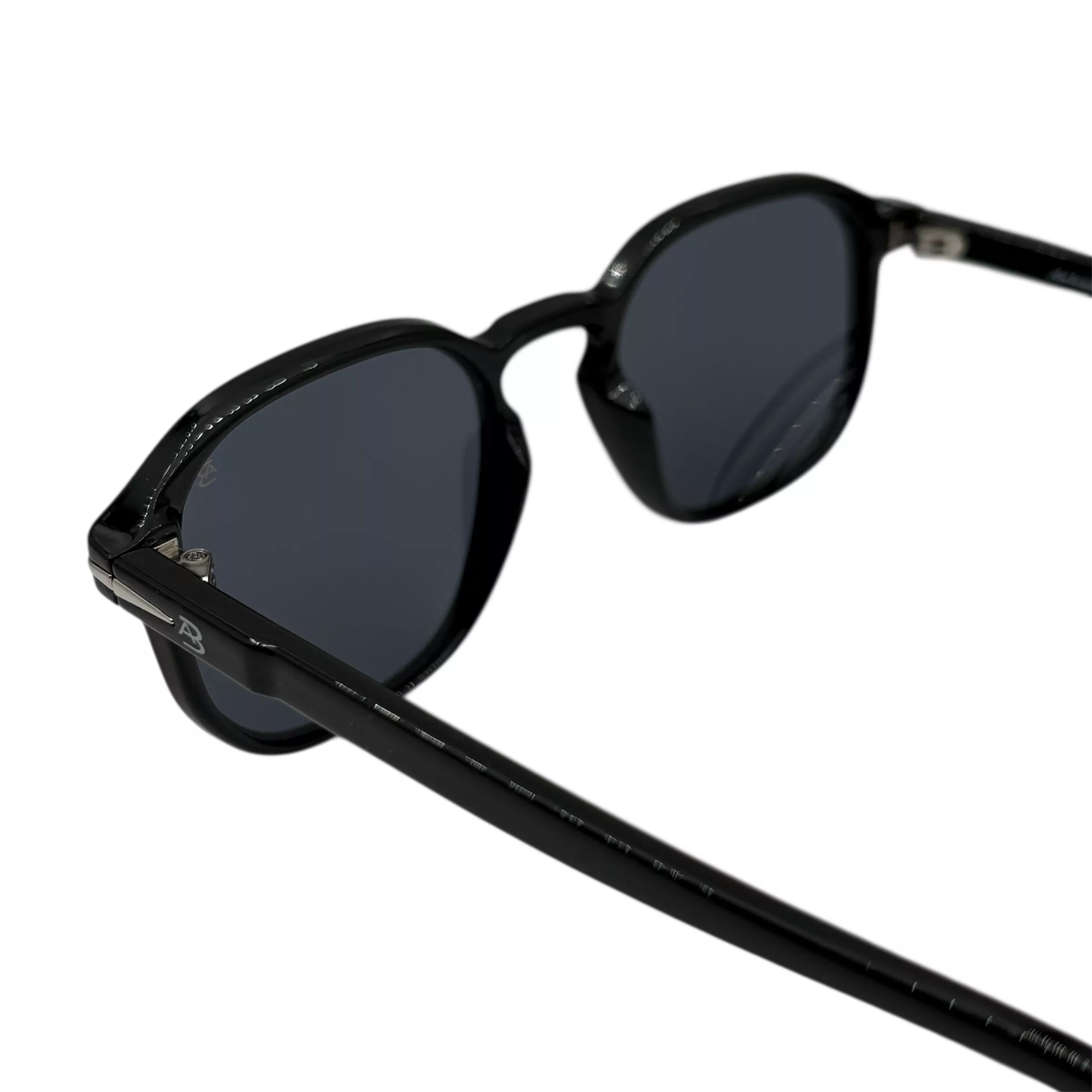 عینک آفتابی پنتوس (Pantos) آنتونیو باندراس مدل 1875 C1