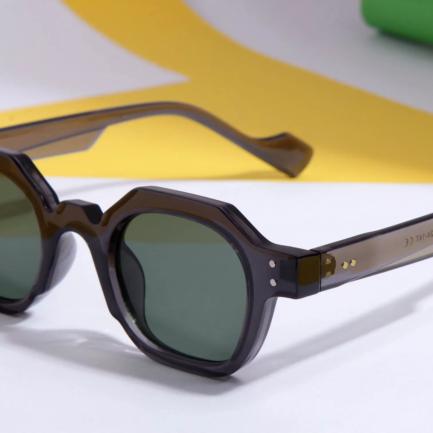 عینک آفتابی چندضلعی غیر پلاریزه مدل SZ 2002 Hunter Lava