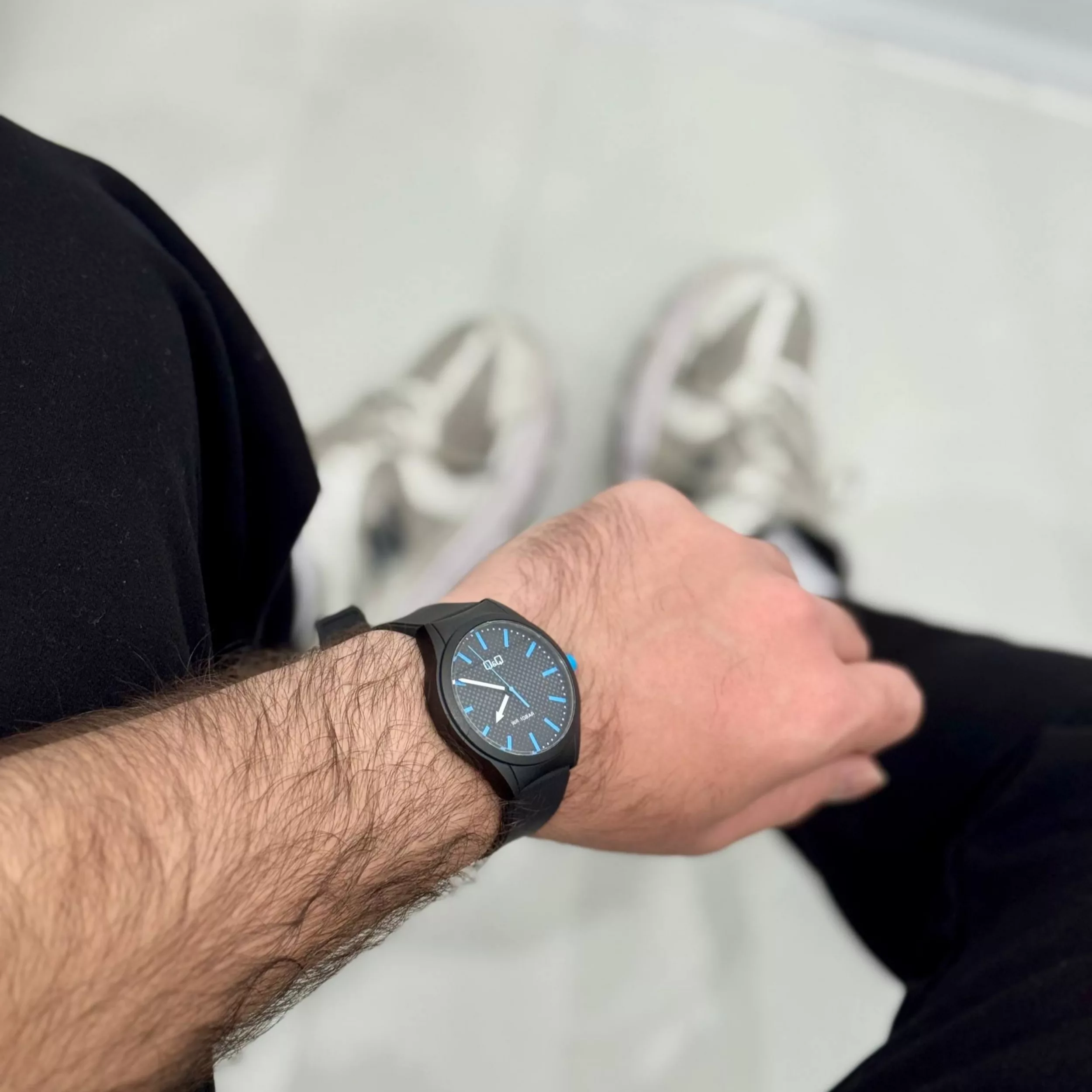 ساعت مچی عقربه‌ای کوارتز مردانه کیو اند کیو مدل بند پیو کد Q2