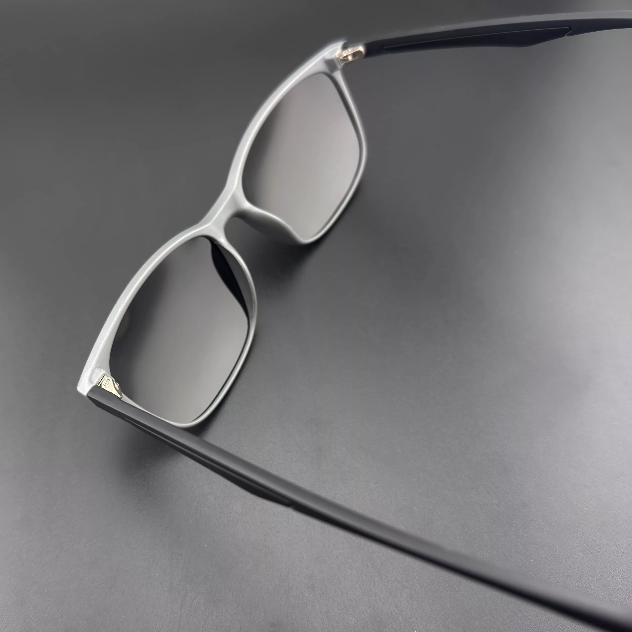 عینک آفتابی مستطیلی مدل  TR3349 C134-P01 Polarized Steel Shadow