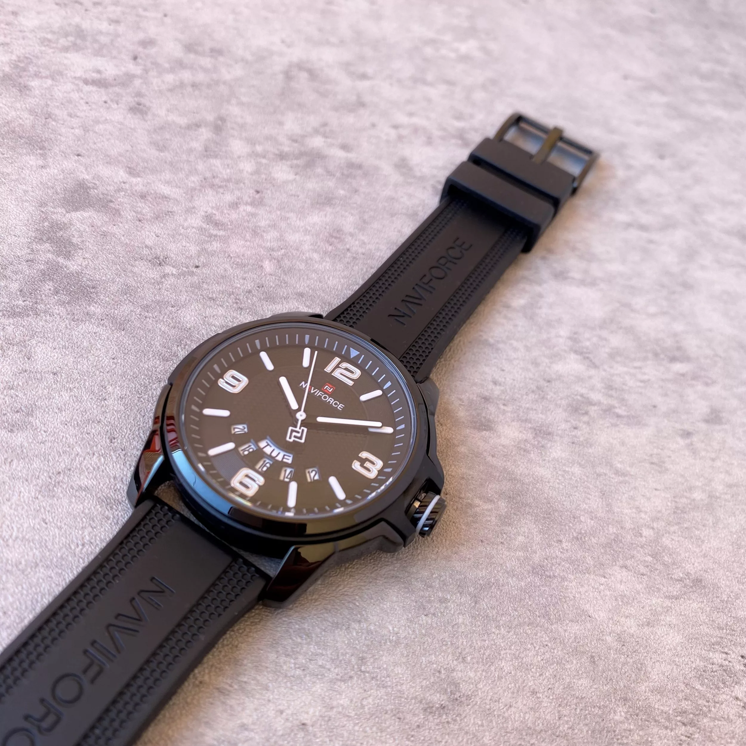 ساعت مچی عقربه‌ای مردانه نیوی فورس مدل NF9215