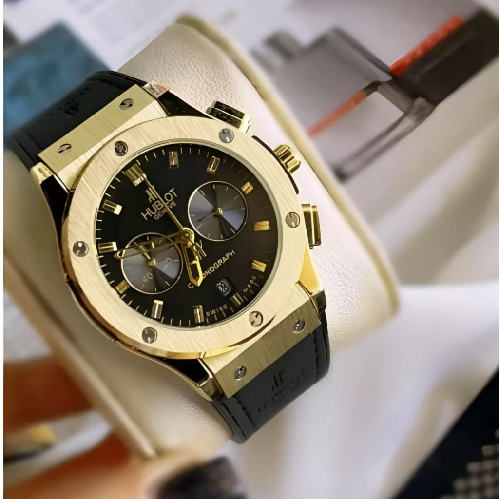 ساعت مچی عقربه‌ای کوارتز مردانه مدل سه موتور فعال کورنوگراف کد Hub 04