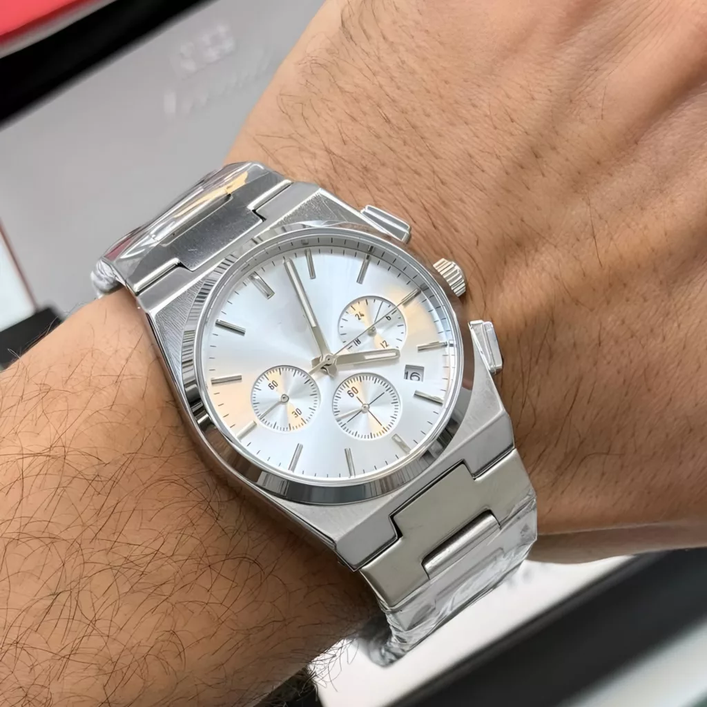 ساعت مچی عقربه‌ای کوارتز مردانه مدل سه موتور فعال کرنوگراف بند استیل قفل مخفی کد ۳