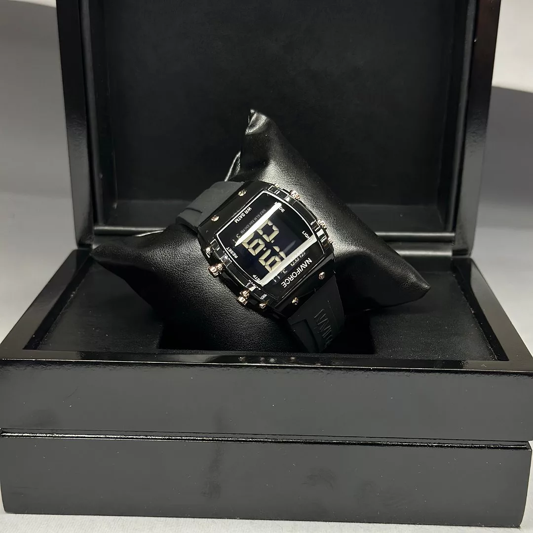 ساعت مچی عقربه‌ای مردانه نیوی فورس مدل Nf7102