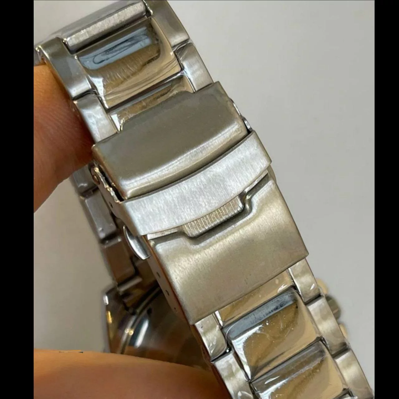 ساعت مچی عقربه‌ای کوارتز مردانه مدل سه موتور فعال کورنوگراف جهان نما کد 102