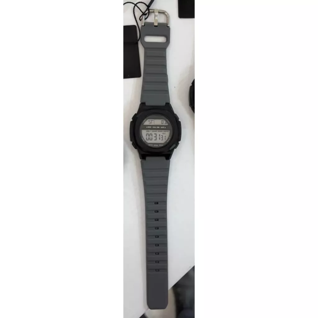 ساعت مچی دیجیتال مدل کوارتز تک زمانه کرنومتر دار بند پیو ضد آب کد ۱.۲