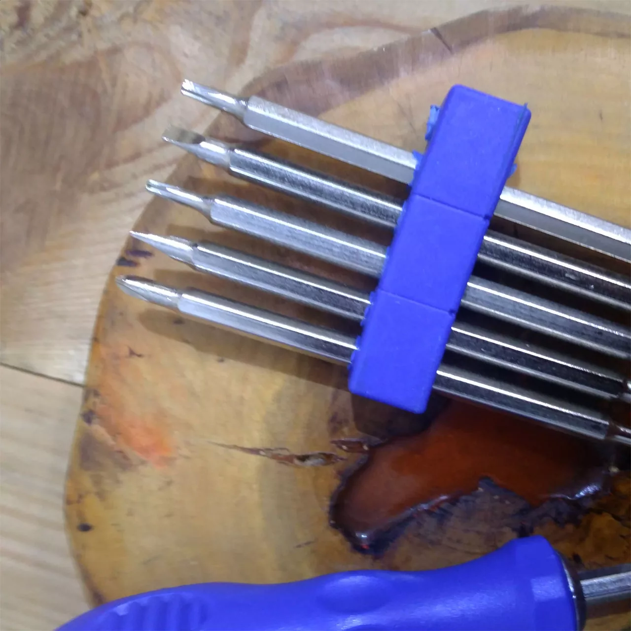 پیچ گوشتی موبایلی ام کی اچ مدل 6150  بسته 7 عددی