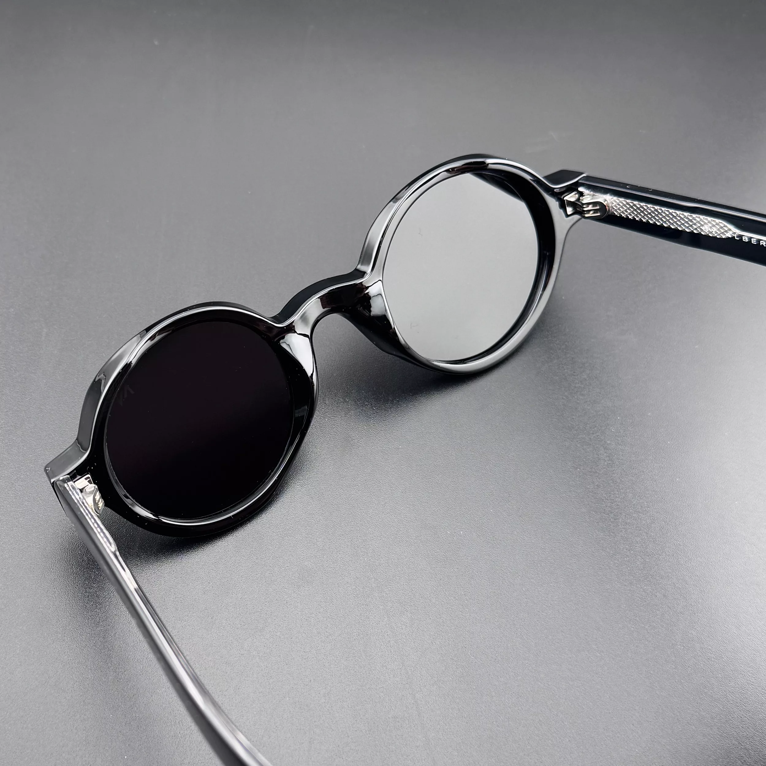 عینک آفتابی گرد پلاریزه آلبرت وگ مدل S31108C1 Acetate Avantgarde Visionary