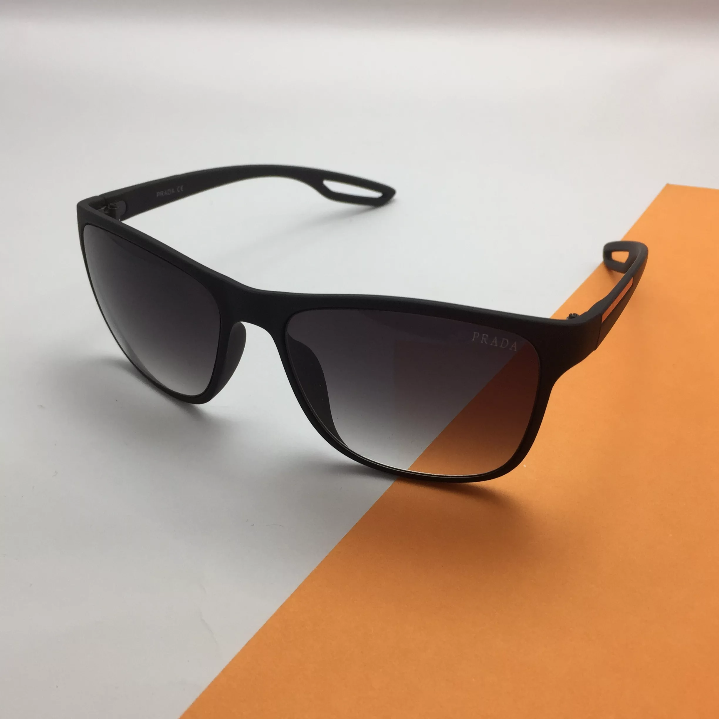 عینک آفتابی مدل PR8084