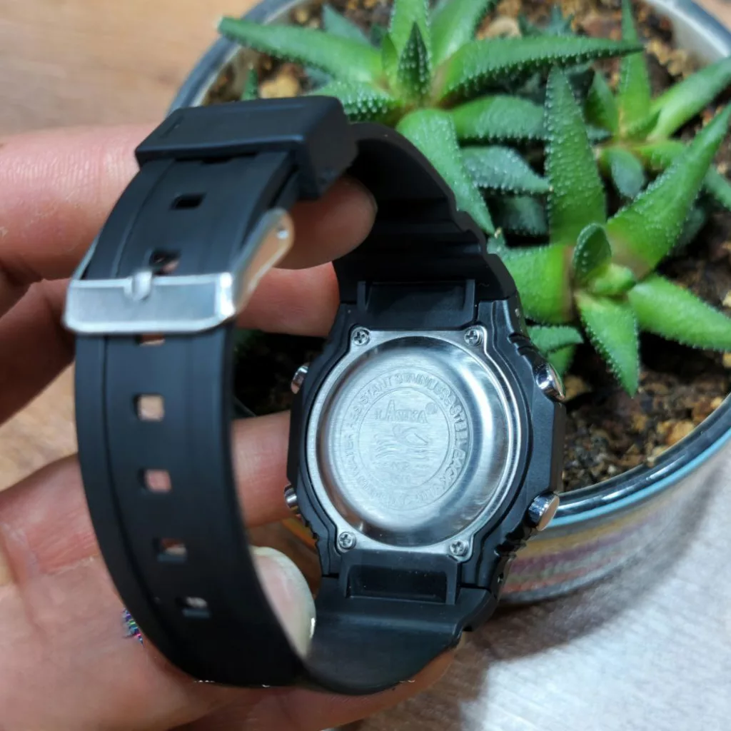 ساعت مچی دیجیتال لاسیکا مدل کوارتز تک زمانه بند پیو کرنومتر دار کد ۱