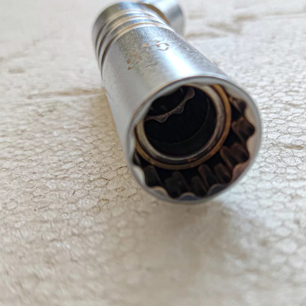 آچار بکس شمع مدل مگنتی کد DZ 016 سایز 16 میلی متر