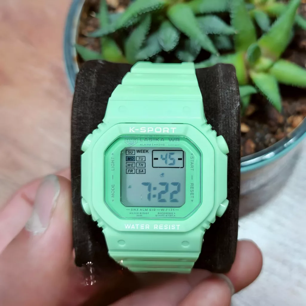 ساعت مچی دیجیتال لاسیکا مدل کوارتز تک زمانه بند پیو کرنومتر دار کد ۵