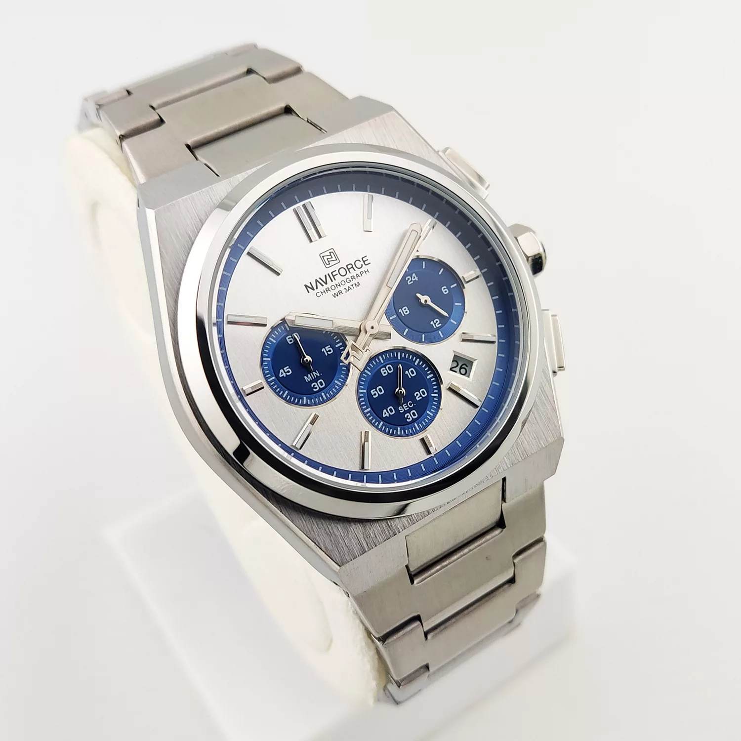 ساعت مچی عقربه‌ای کوارتز مردانه نیوی فورس مدل سه موتوره کد NF8048