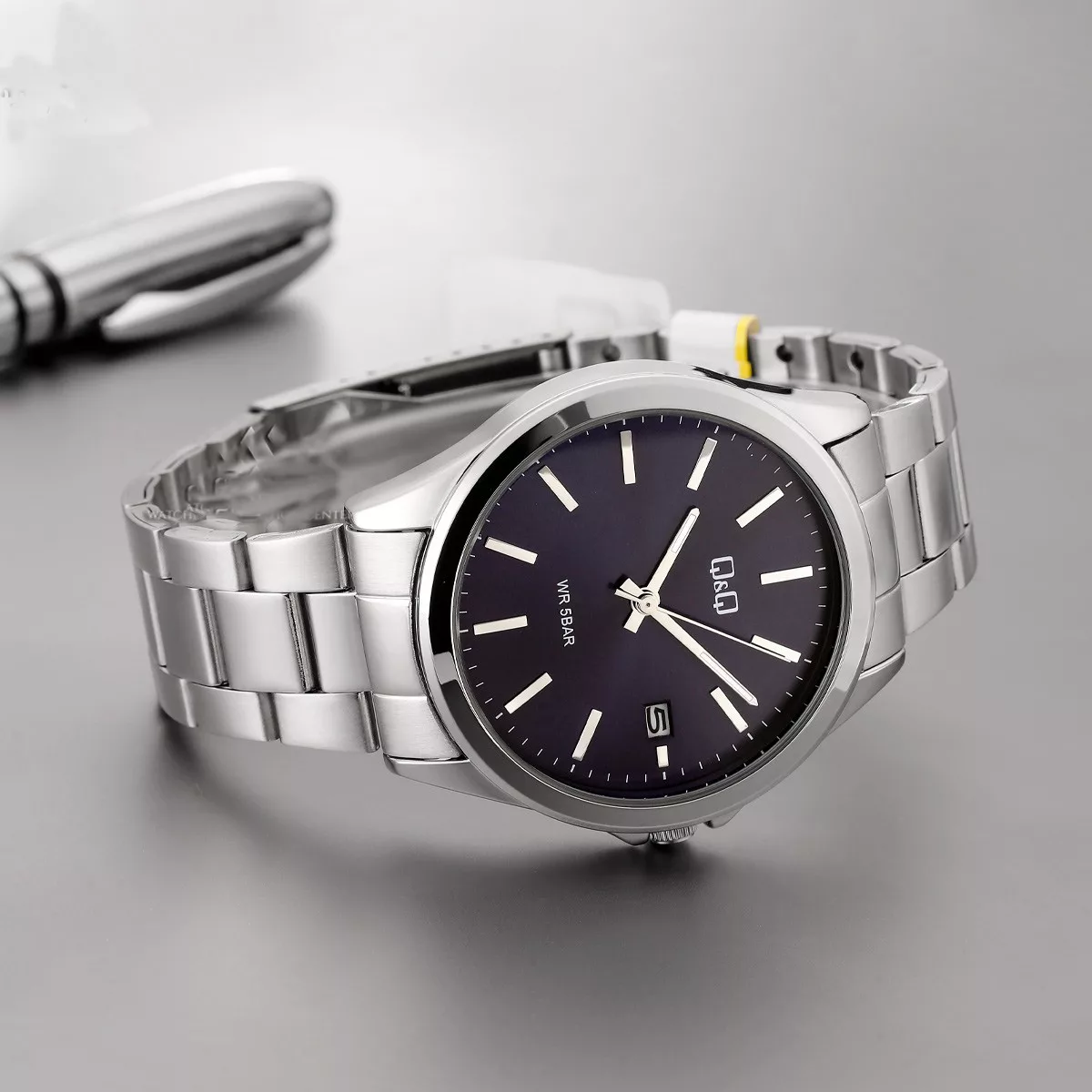 ساعت مچی عقربه‌ای کوارتز مردانه کیو اند کیو مدل A484-212