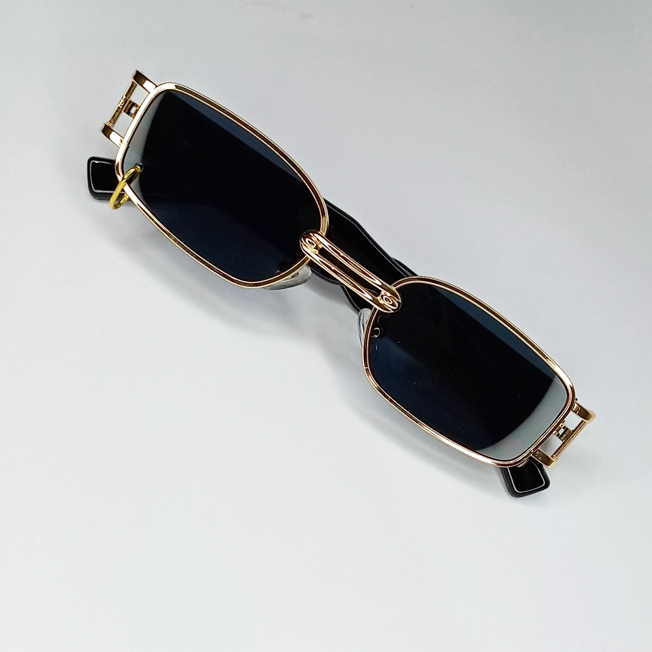 عینک آفتابی مدل پرسینگ دار