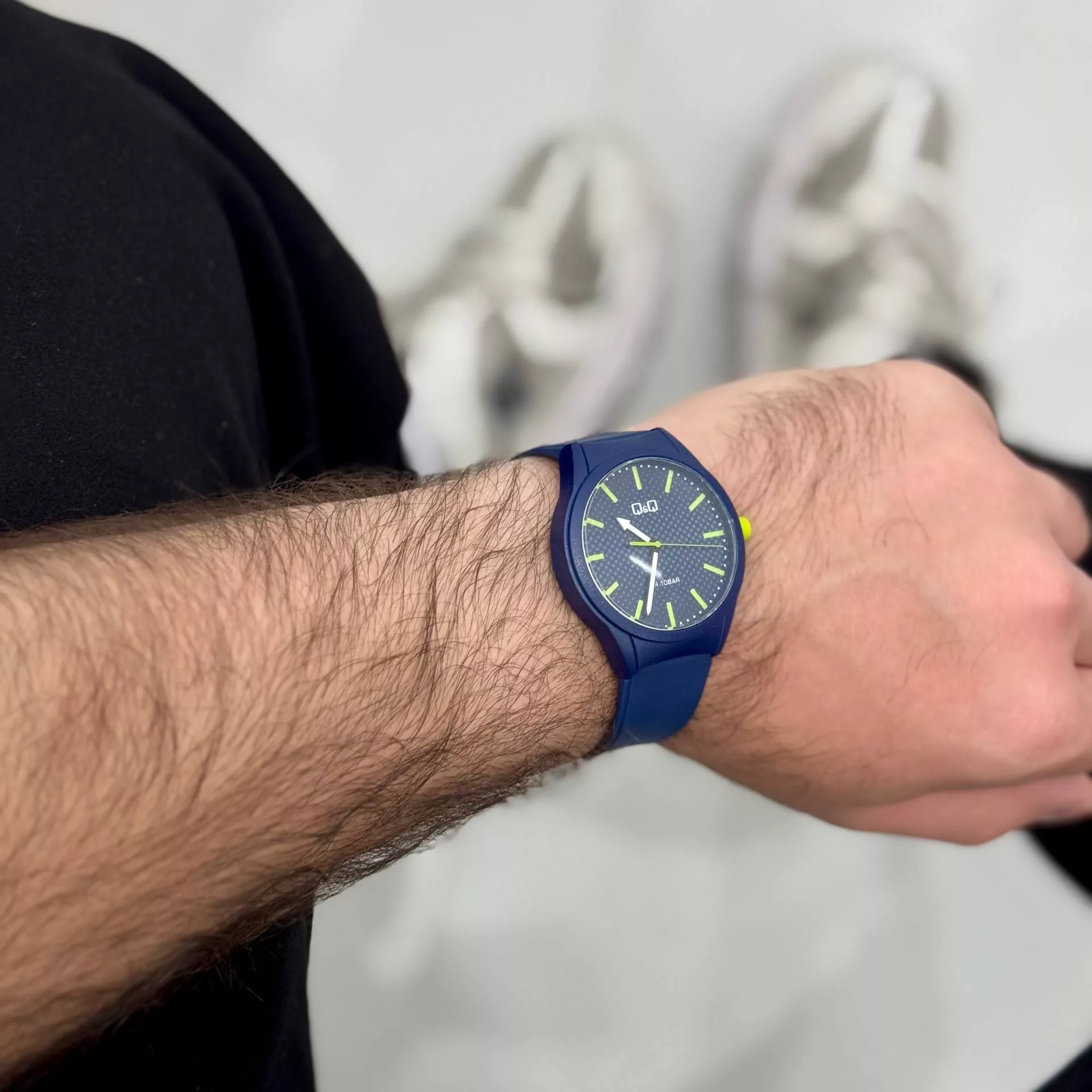 ساعت مچی عقربه‌ای کوارتز مردانه کیو اند کیو مدل بند پیو کد Q1