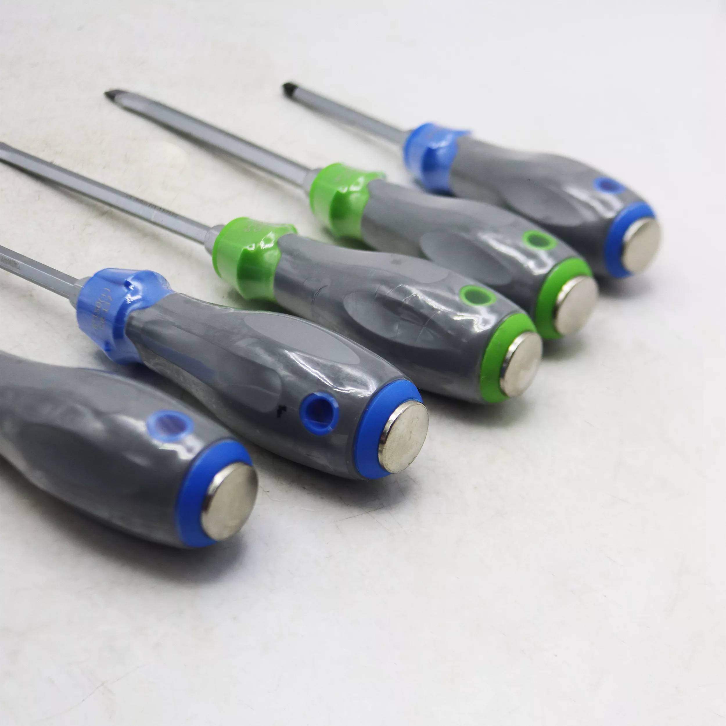 پیچ گوشتی چهارسو و دو سو کراسمن مدل ضربه خور کد YP-CR-149 S2 مجموعه 5 عددی