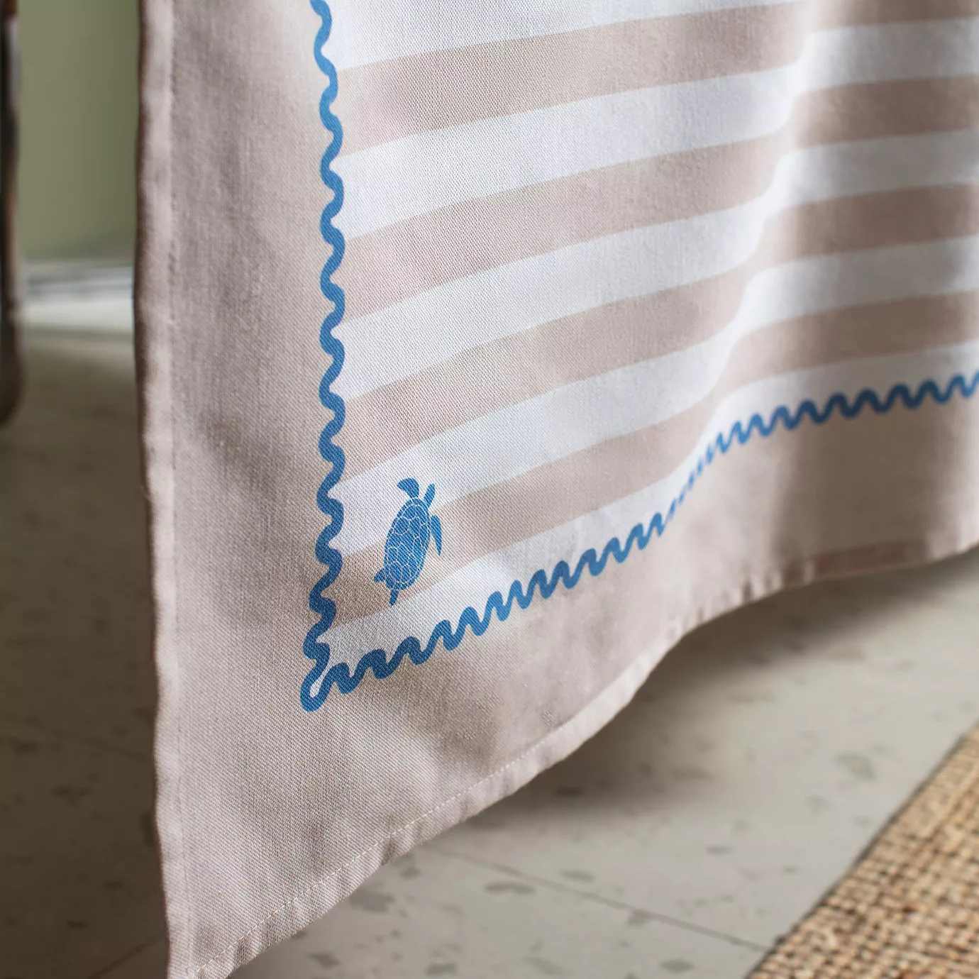 سفره شش نفره مادام کوکو مدل Louve سایز 150*200 سانتی متر