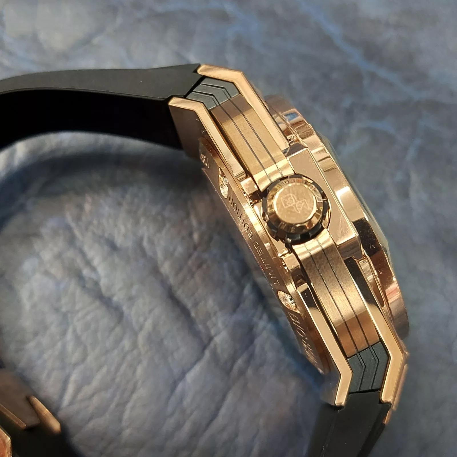 ساعت مچی عقربه‌ای مردانه مدل کهکشانی کد Hb 02