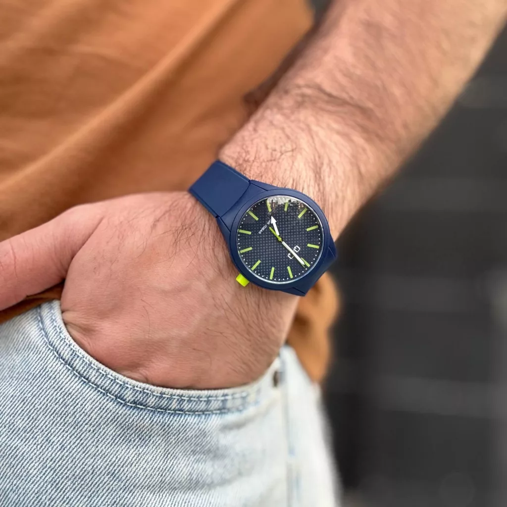 ساعت مچی عقربه‌ای کوارتز مردانه کیو اند کیو مدل بند پیو کد Q1